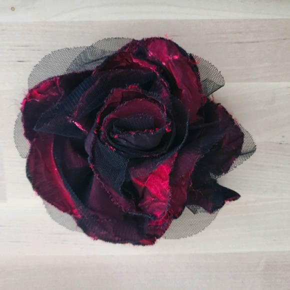 Dark red and mesh rose clip or brooch - Picture 1 of 3